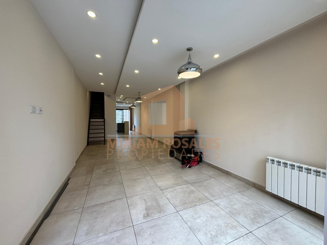 DETALLISTA DUPLEX DE 4 AMBIENTES TODO A NUEVO.
