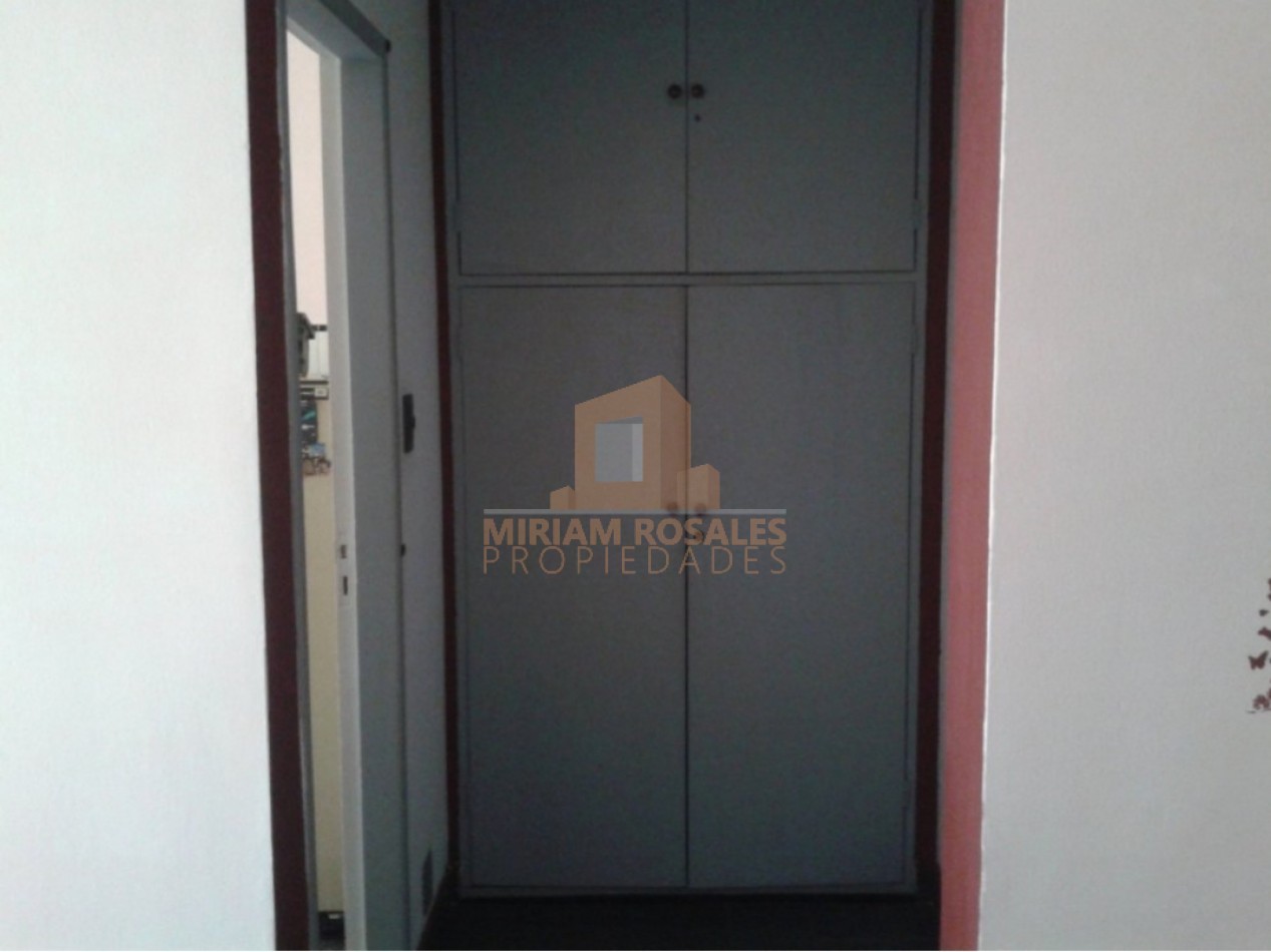 Departamento 1 ambiente y medio a la calle amoblado en zona Plaza Mitre