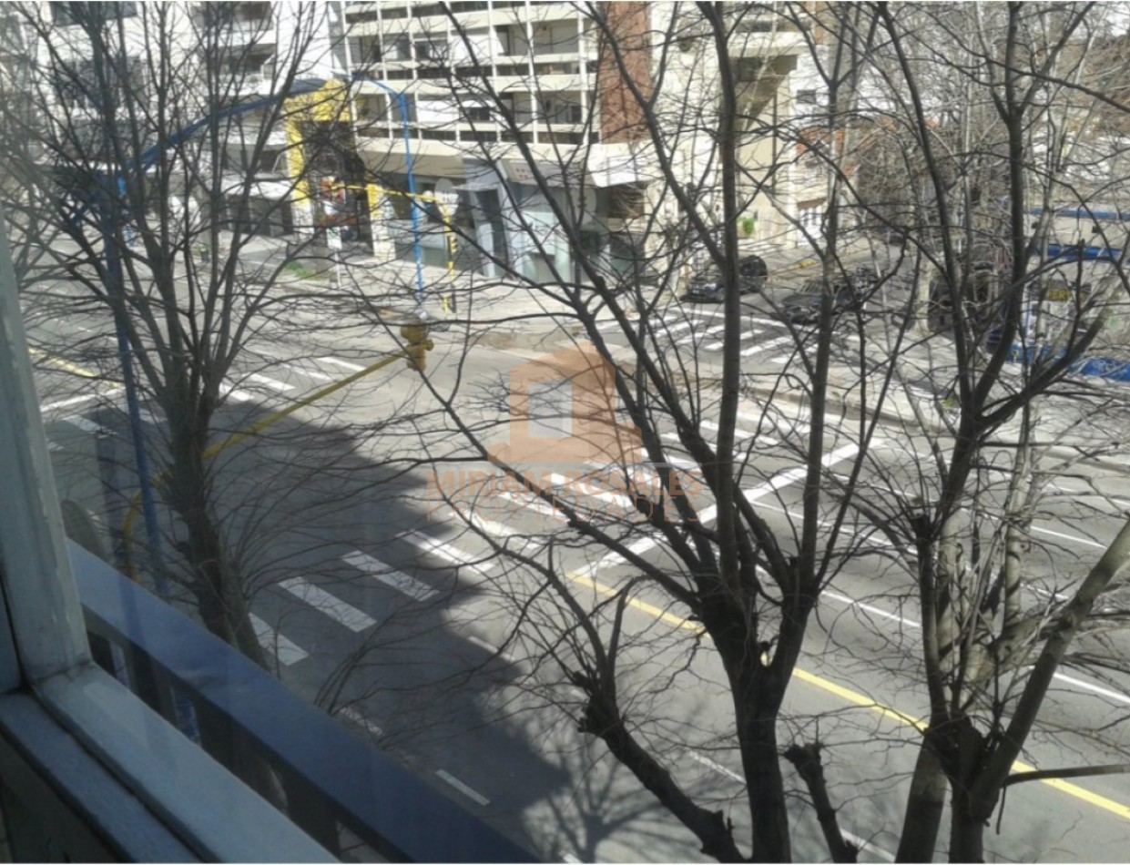 Departamento 1 ambiente y medio a la calle amoblado en zona Plaza Mitre