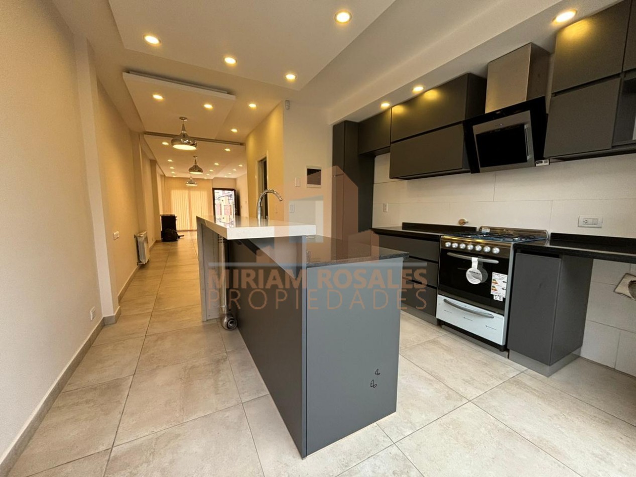 DETALLISTA DUPLEX DE 4 AMBIENTES TODO A NUEVO.