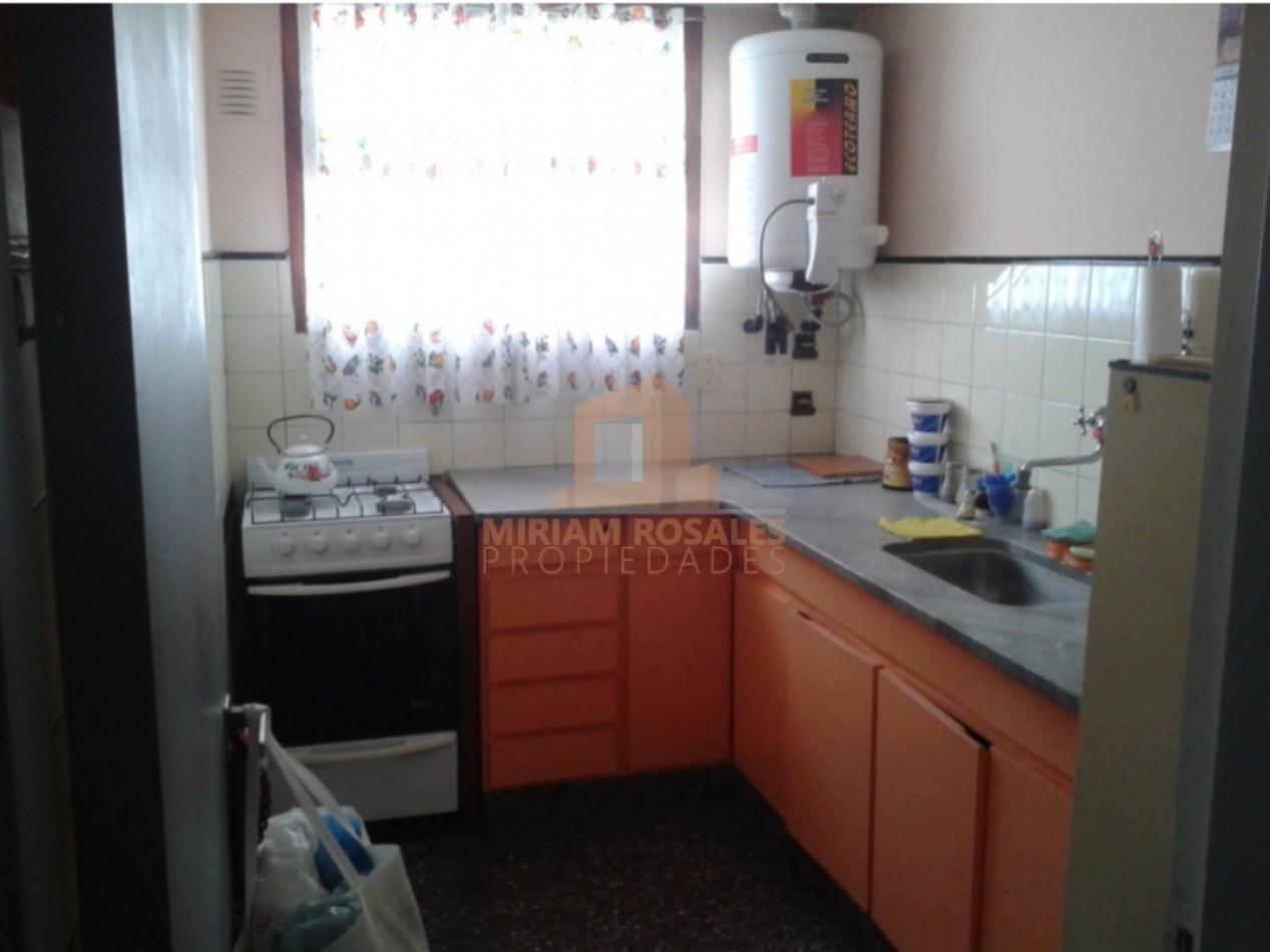 Departamento 1 ambiente y medio a la calle amoblado en zona Plaza Mitre