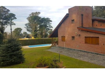 CHALET 4 AMBIENTES CON PISCINA Y APTO CREDITO