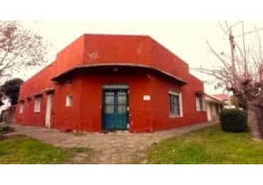 Ideal inversionista Casa 3 ambientes con local barrio Mundialista