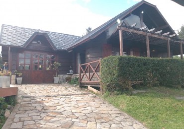 Casa en Sierra de Los Padres frente al golf