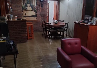 Casa Americana 3 amb. 219 m² garage . Genova al 5300