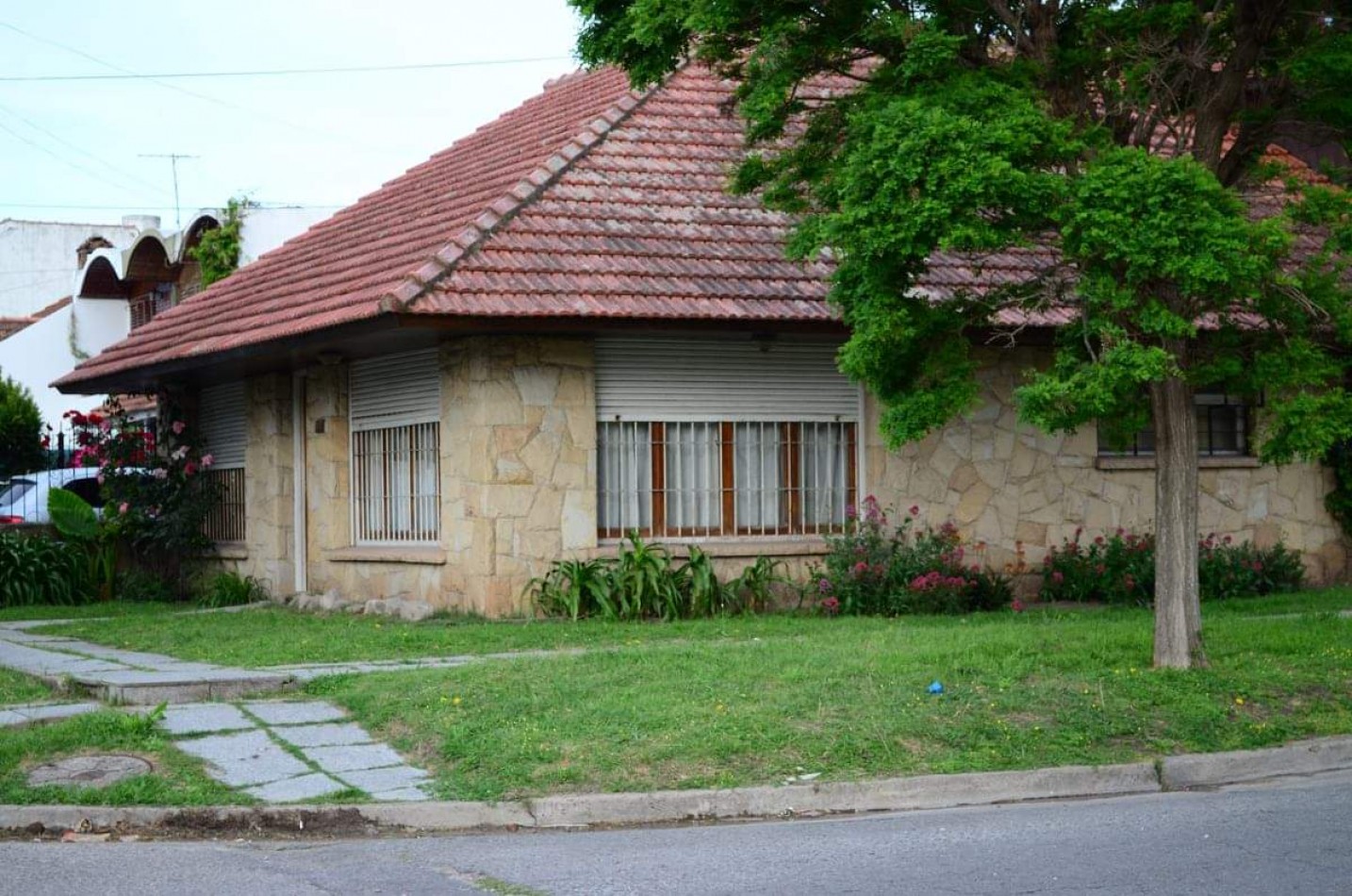 CHALET 4 AMBIENTES CON GARAJE EN COLINAS PERALTA RAMOS (ACEPTA FINANCIACION)