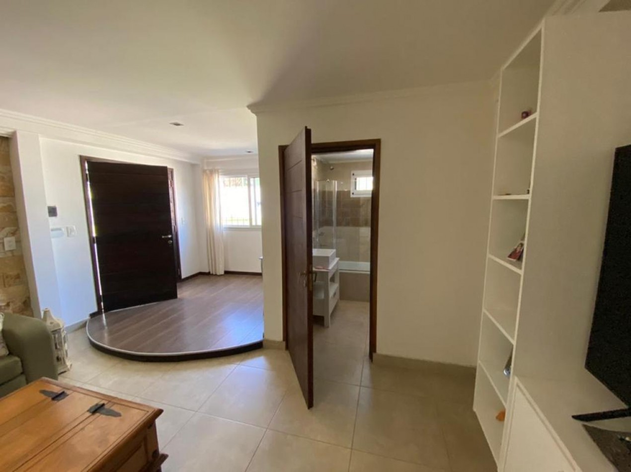 Casa de 6 Ambientes de Categoria en El Barrio Atlantida, en Santa Clara del Mar