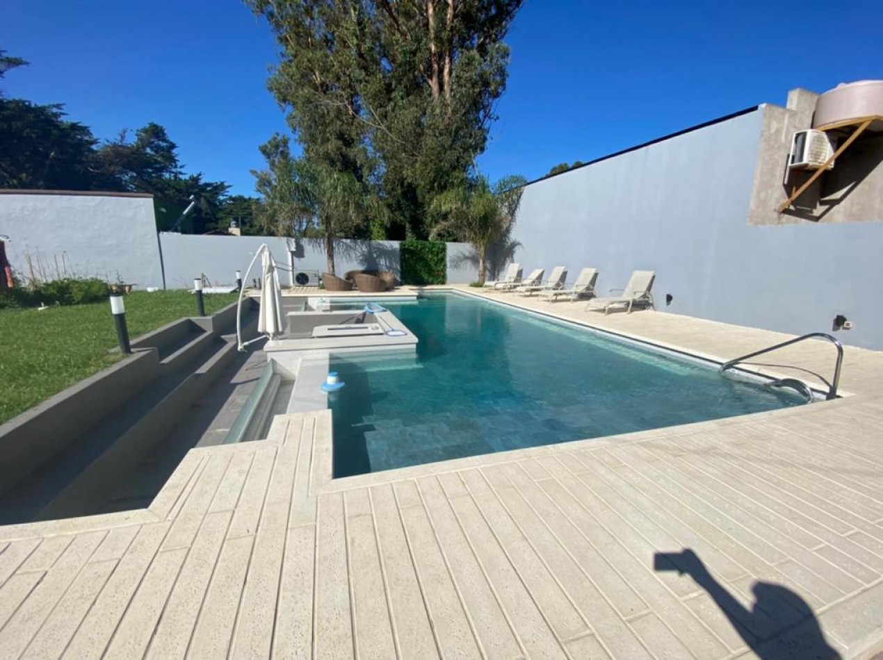 Casa de 6 Ambientes de Categoria en El Barrio Atlantida, en Santa Clara del Mar