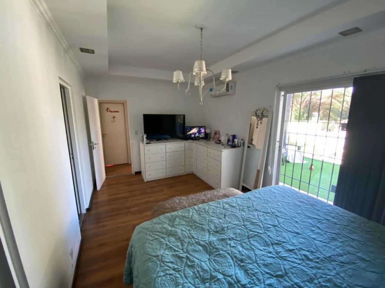 Casa de 6 Ambientes de Categoria en El Barrio Atlantida, en Santa Clara del Mar