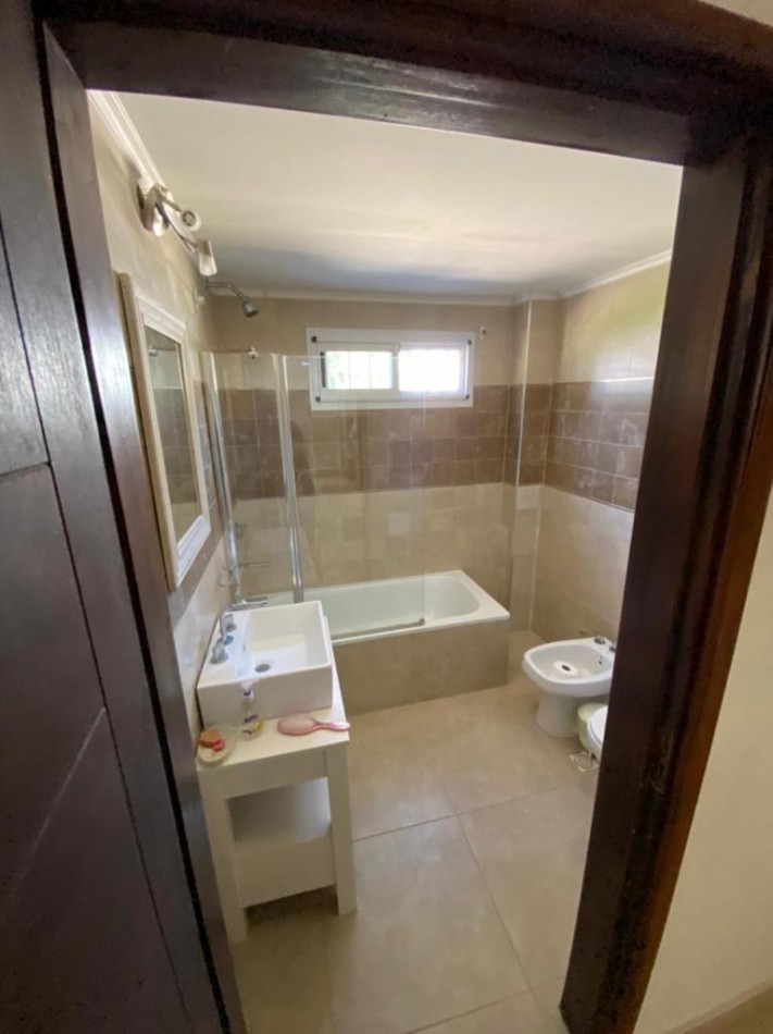 Casa de 6 Ambientes de Categoria en El Barrio Atlantida, en Santa Clara del Mar