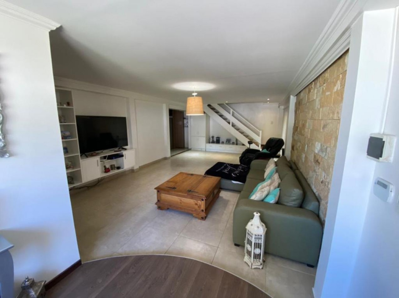 Casa de 6 Ambientes de Categoria en El Barrio Atlantida, en Santa Clara del Mar