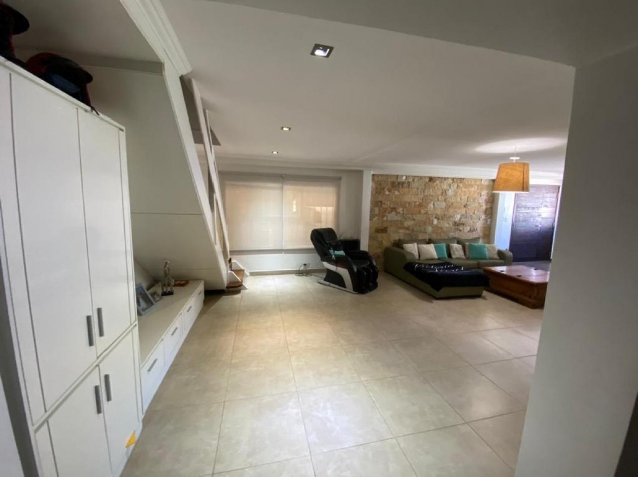 Casa de 6 Ambientes de Categoria en El Barrio Atlantida, en Santa Clara del Mar
