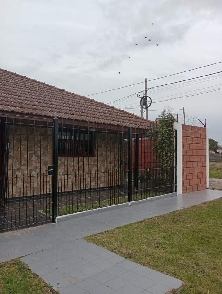 CHALET 3 AMBIENTES MAS DEPARTAMENTO 2 AMB EN EL BARRIO EL MARTILLO. APTO CREDITO