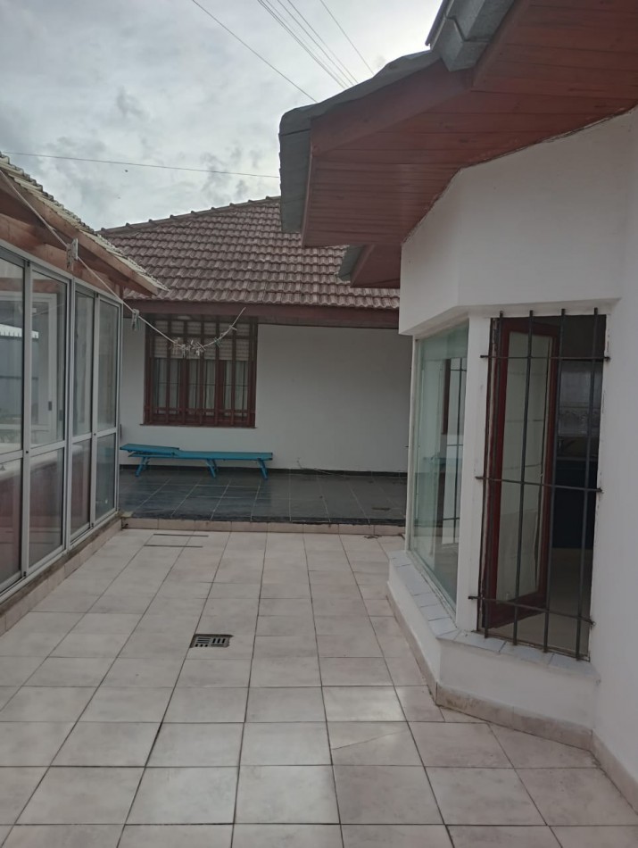 CHALET 3 AMBIENTES MAS DEPARTAMENTO 2 AMB EN EL BARRIO EL MARTILLO. APTO CREDITO