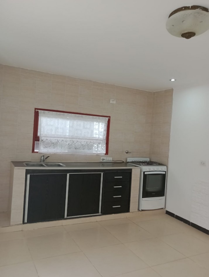 CHALET 3 AMBIENTES MAS DEPARTAMENTO 2 AMB EN EL BARRIO EL MARTILLO. APTO CREDITO