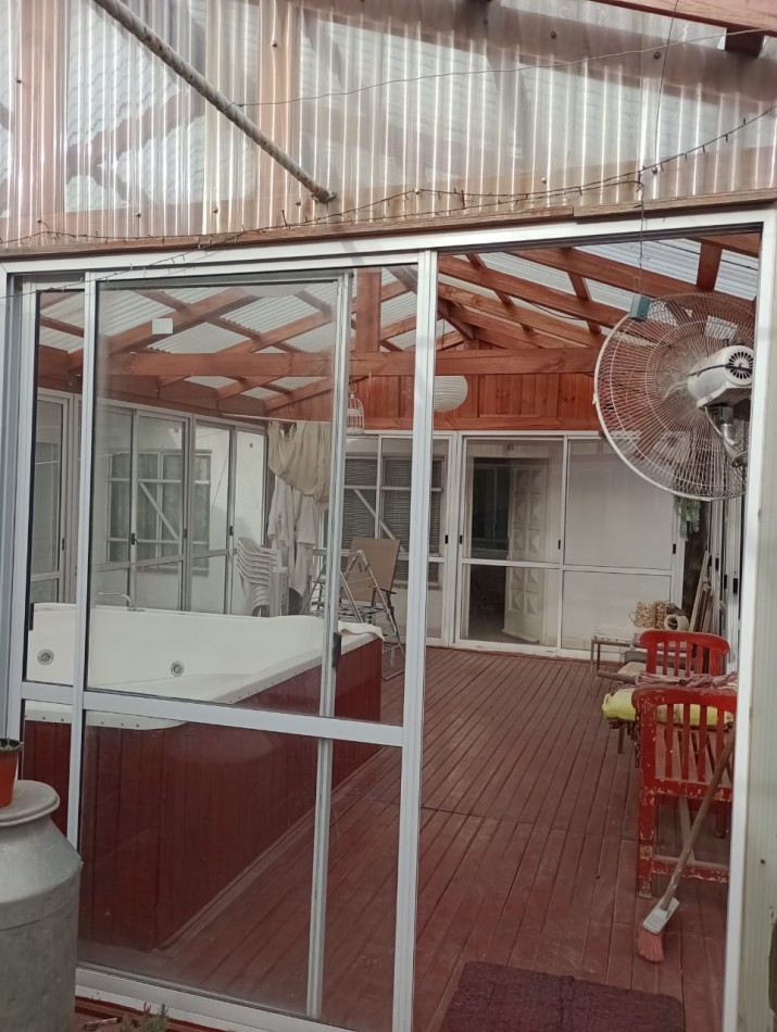 CHALET 3 AMBIENTES MAS DEPARTAMENTO 2 AMB EN EL BARRIO EL MARTILLO. APTO CREDITO