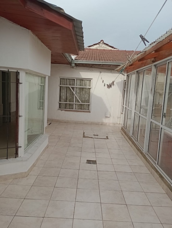 CHALET 3 AMBIENTES MAS DEPARTAMENTO 2 AMB EN EL BARRIO EL MARTILLO. APTO CREDITO