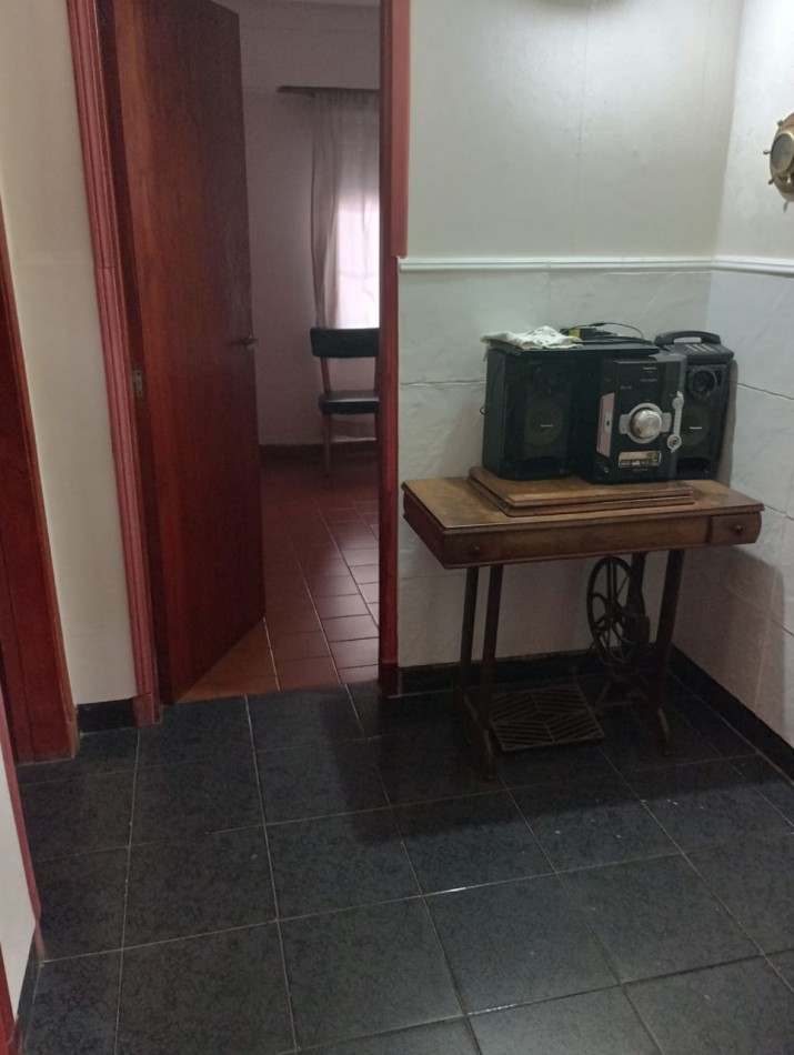 CHALET 3 AMBIENTES MAS DEPARTAMENTO 2 AMB EN EL BARRIO EL MARTILLO. APTO CREDITO