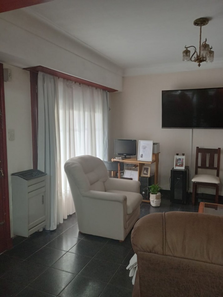 CHALET 3 AMBIENTES MAS DEPARTAMENTO 2 AMB EN EL BARRIO EL MARTILLO. APTO CREDITO