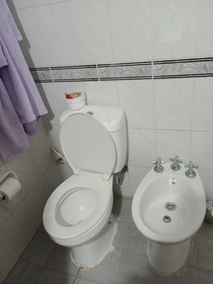CHALET 3 AMBIENTES MAS DEPARTAMENTO 2 AMB EN EL BARRIO EL MARTILLO. APTO CREDITO