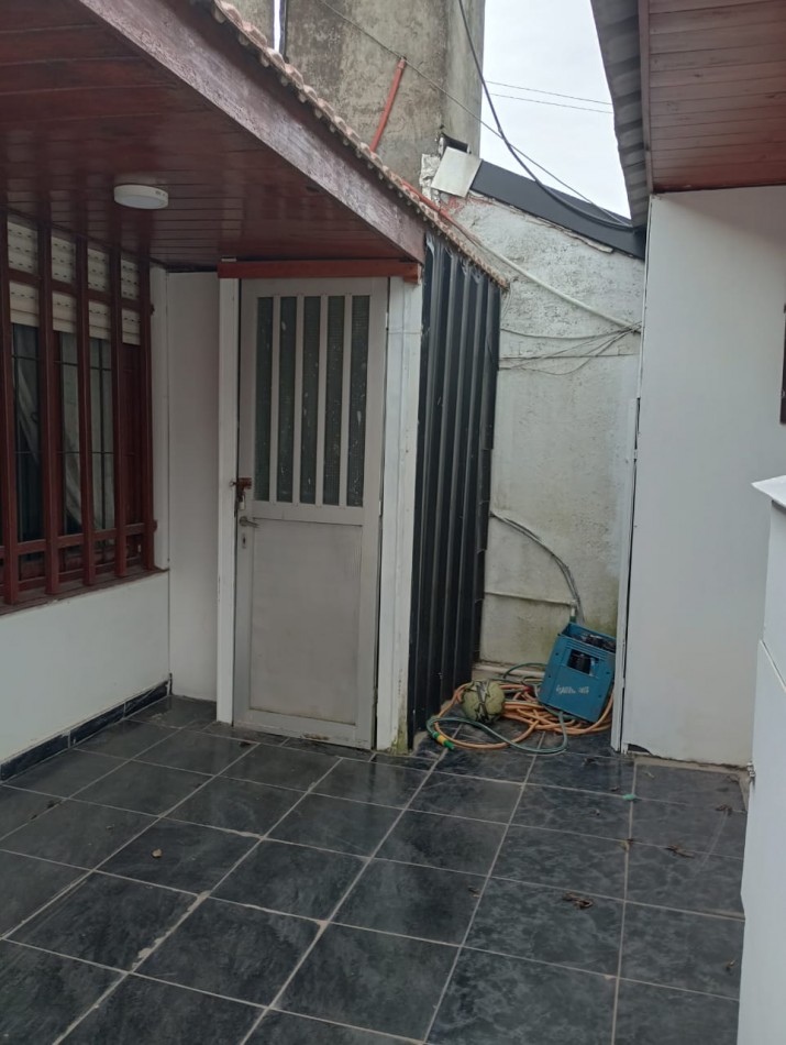 CHALET 3 AMBIENTES MAS DEPARTAMENTO 2 AMB EN EL BARRIO EL MARTILLO. APTO CREDITO