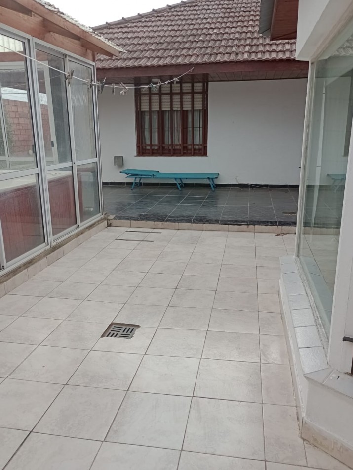 CHALET 3 AMBIENTES MAS DEPARTAMENTO 2 AMB EN EL BARRIO EL MARTILLO. APTO CREDITO