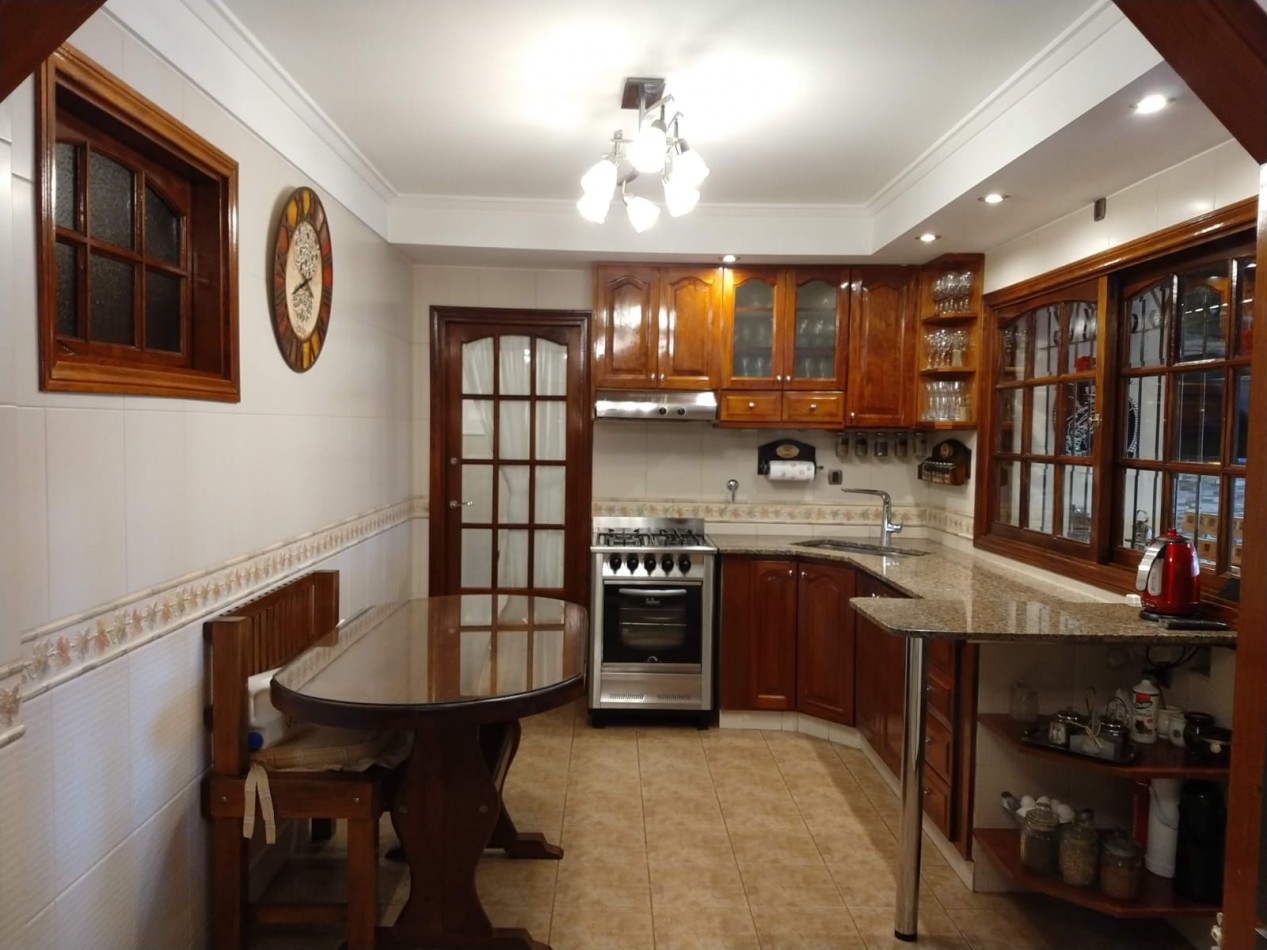 CHALET DE 6 AMBIENTES CON QUINCHO Y PISCINA EN COLINAS PERALTA RAMOS (APTO CREDITO)