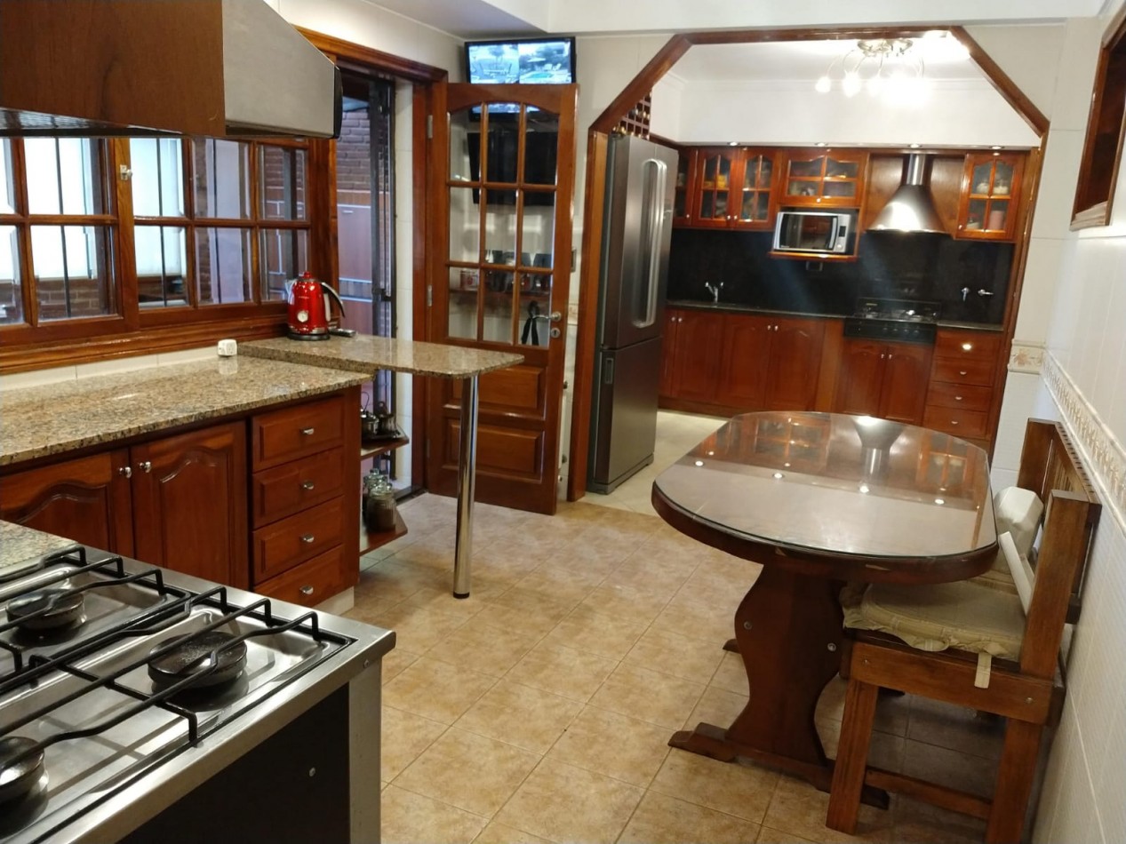 CHALET DE 6 AMBIENTES CON QUINCHO Y PISCINA EN COLINAS PERALTA RAMOS (APTO CREDITO)