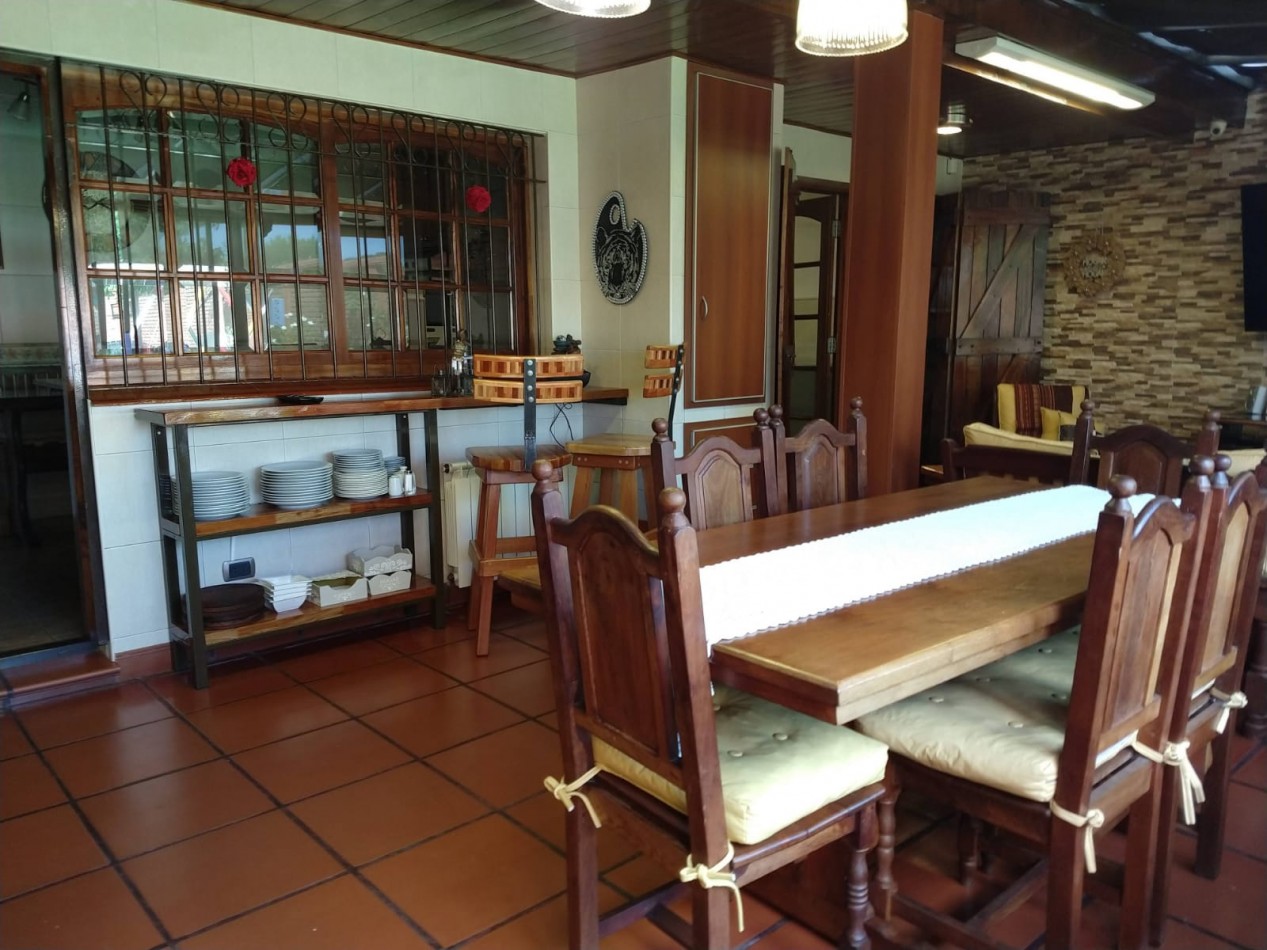 CHALET DE 6 AMBIENTES CON QUINCHO Y PISCINA EN COLINAS PERALTA RAMOS (APTO CREDITO)