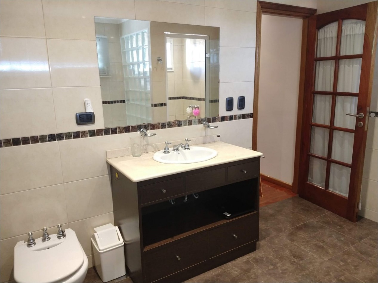 CHALET DE 6 AMBIENTES CON QUINCHO Y PISCINA EN COLINAS PERALTA RAMOS (APTO CREDITO)