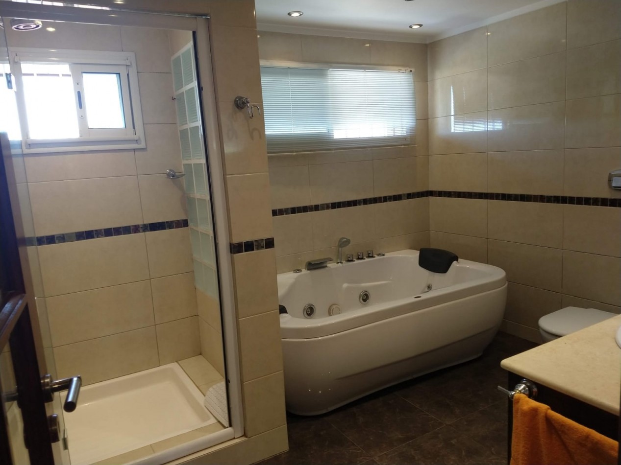 CHALET DE 6 AMBIENTES CON QUINCHO Y PISCINA EN COLINAS PERALTA RAMOS (APTO CREDITO)