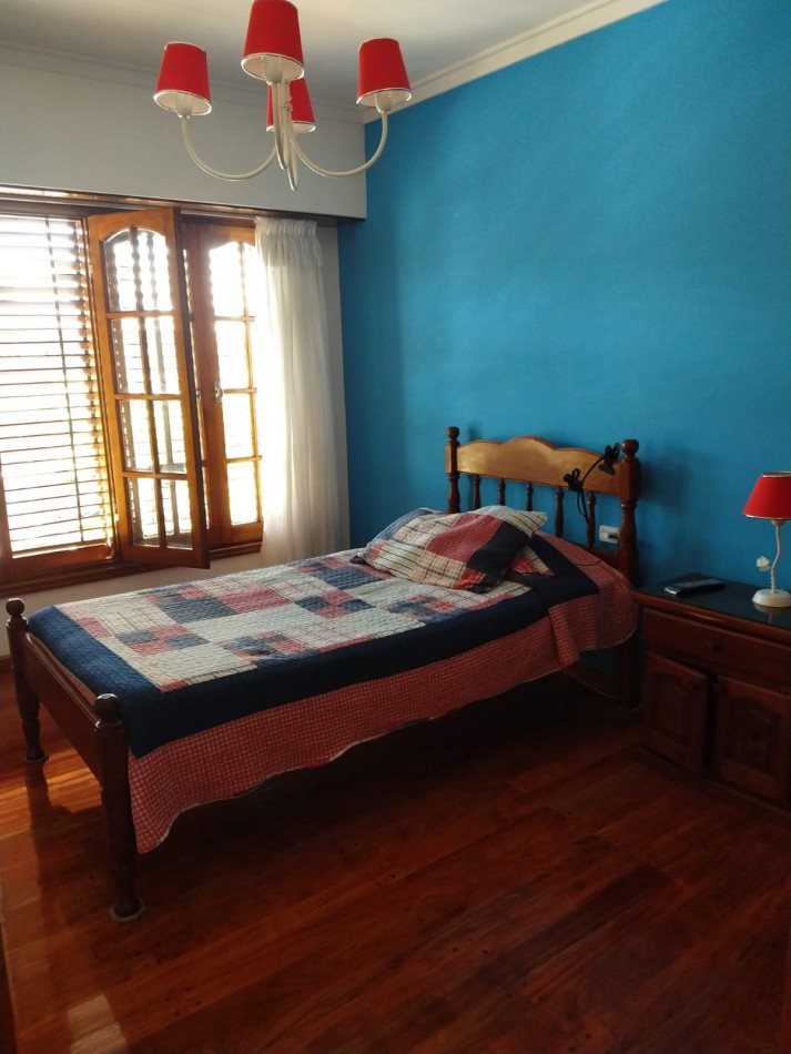 CHALET DE 6 AMBIENTES CON QUINCHO Y PISCINA EN COLINAS PERALTA RAMOS (APTO CREDITO)