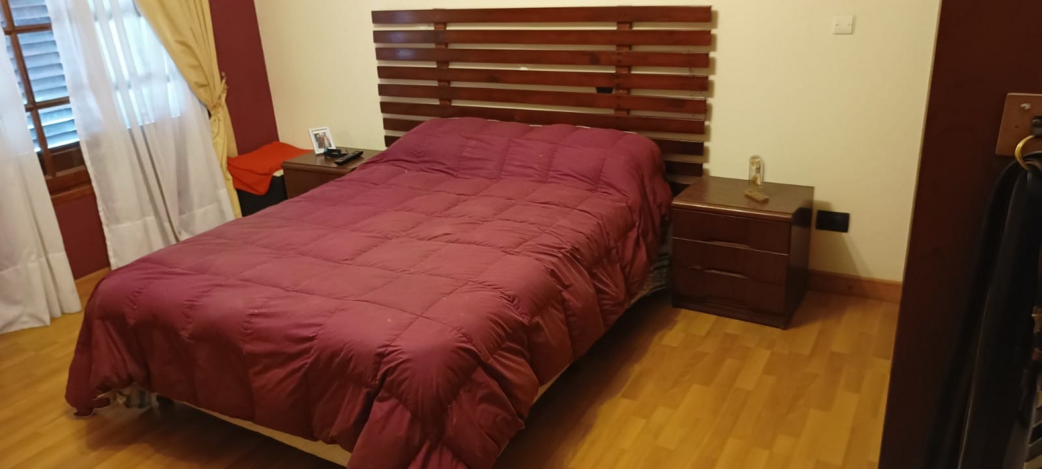 CHALET 3 AMBIENTES CON PARQUE, QUINCHO Y COCHERA EN CAMET, A 250 METROS DE LA PLAYA