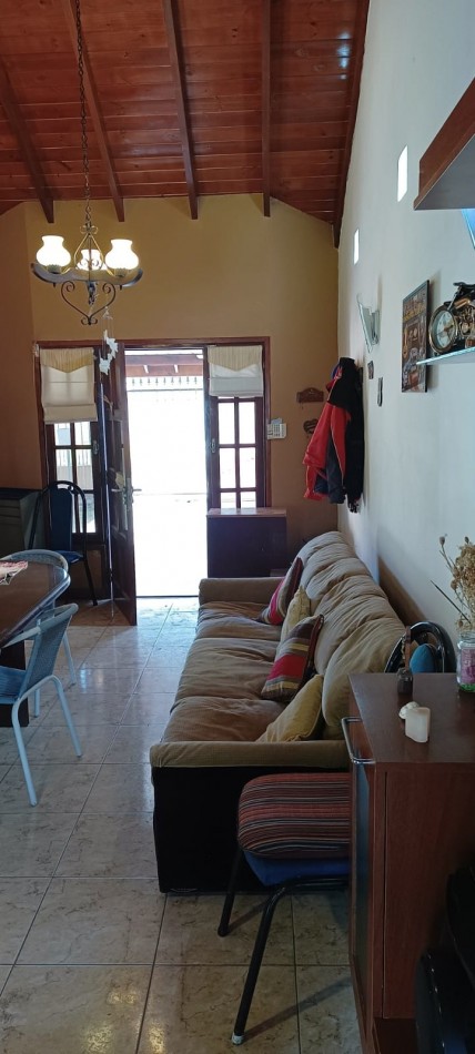 CHALET 3 AMBIENTES CON PARQUE, QUINCHO Y COCHERA EN CAMET, A 250 METROS DE LA PLAYA