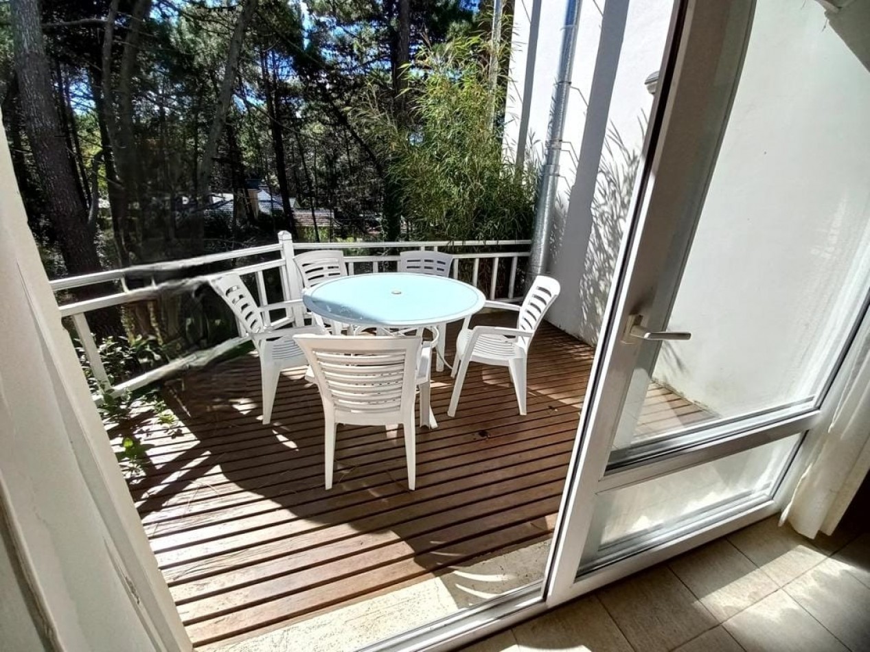 CHALET 5 AMBIENTES CON PARQUE, PISCINA, QUINCHO Y GARAJE EN CARILO