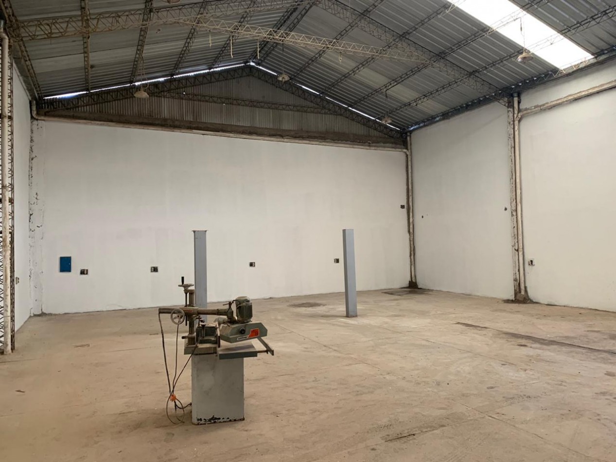 GALPON EN ZONA INDUSTRIAL DE 300 M2