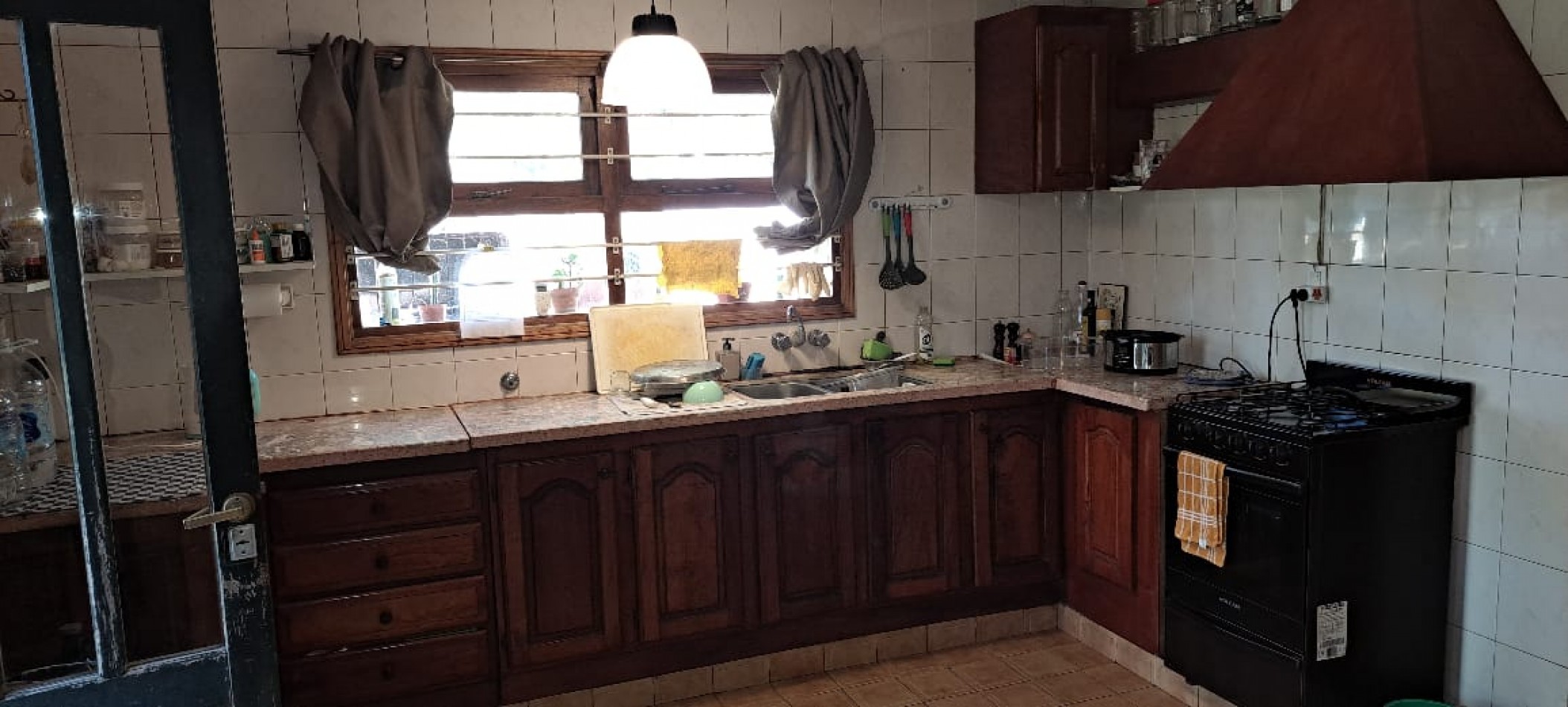 CASA QUINTA DE 6 AMBIENTES SOBRE UNA SUPERFICIE DE 1 HECTAREA DE PARQUE