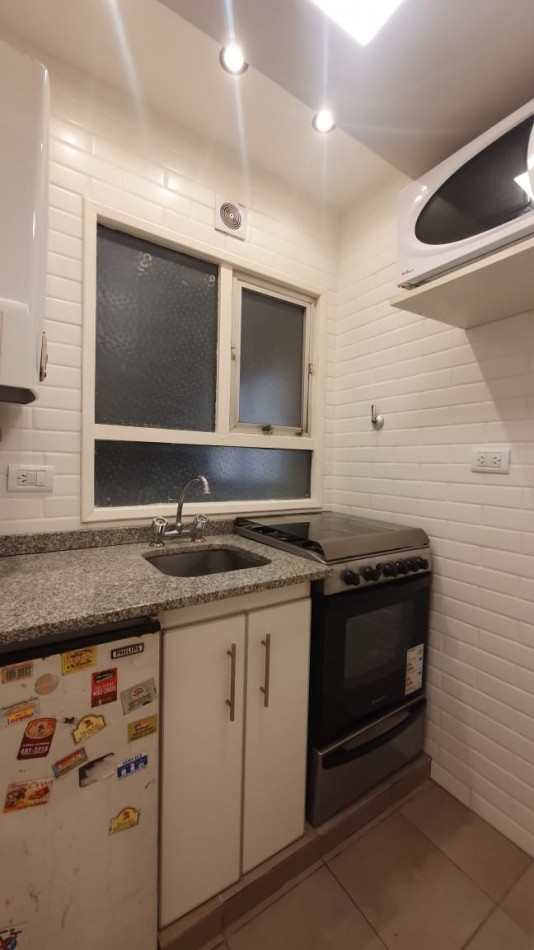 DEPARTAMENTO DE 1 AMBIENTE A LA CALLE CON BALCON CON VISTA A B. MARITIMO