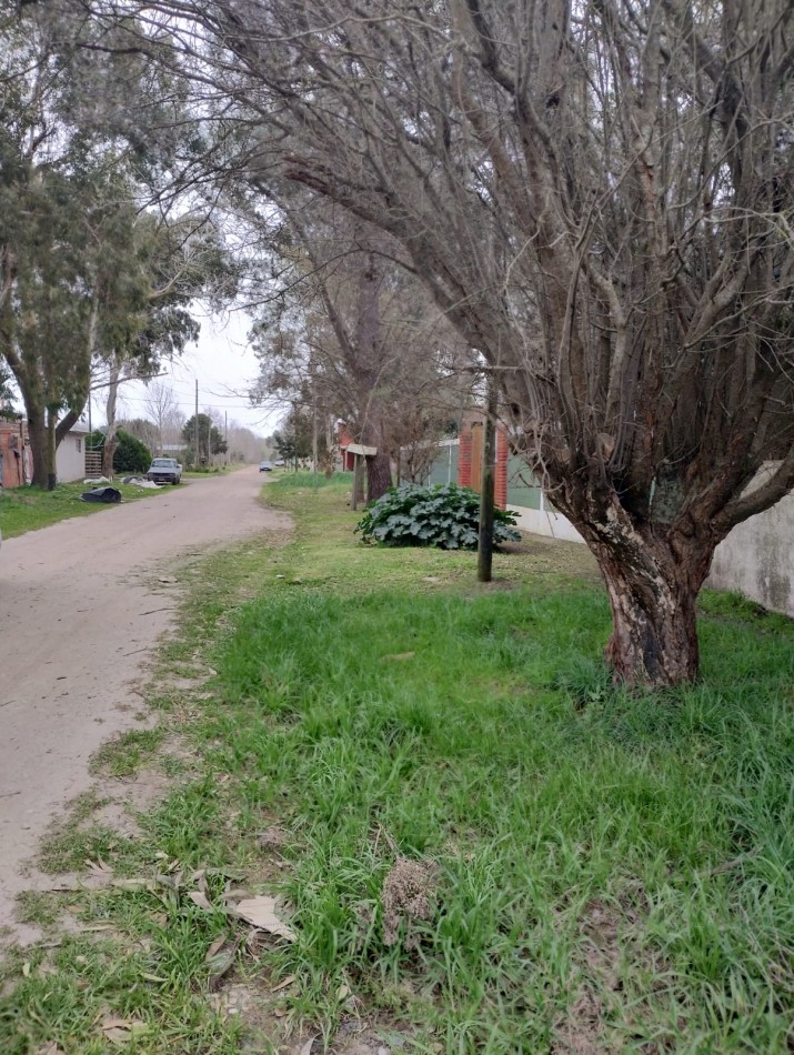 LOTE DE 420M2 EN FELIX U. CAMET VENDE O PERMUTA. APTO CREDITO