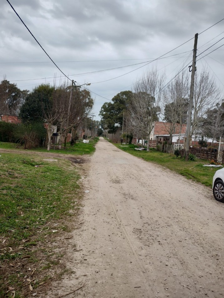 LOTE DE 420M2 EN FELIX U. CAMET VENDE O PERMUTA. APTO CREDITO
