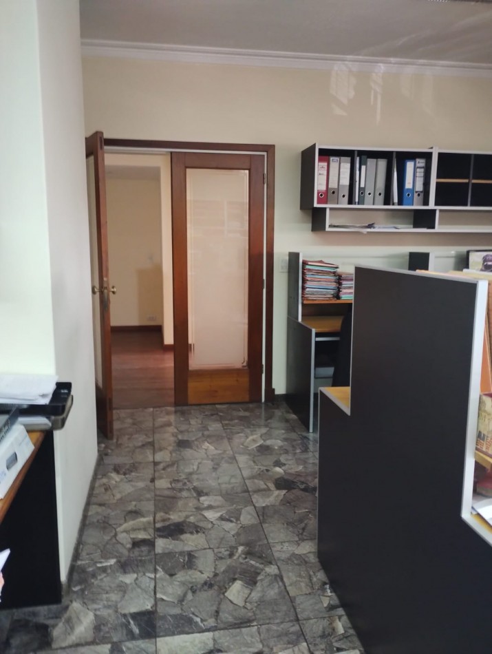 PH TIPO CHALET DE 6 AMBIENTES EN PLANTA ALTA CON GARAJE, APTO PROFESIONAL Y APTO PARA VIVIENDA EN CHAUVIN