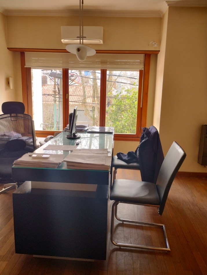 PH TIPO CHALET DE 6 AMBIENTES EN PLANTA ALTA CON GARAJE, APTO PROFESIONAL Y APTO PARA VIVIENDA EN CHAUVIN