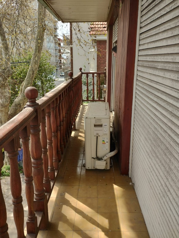 PH TIPO CHALET DE 6 AMBIENTES EN PLANTA ALTA CON GARAJE, APTO PROFESIONAL Y APTO PARA VIVIENDA EN CHAUVIN