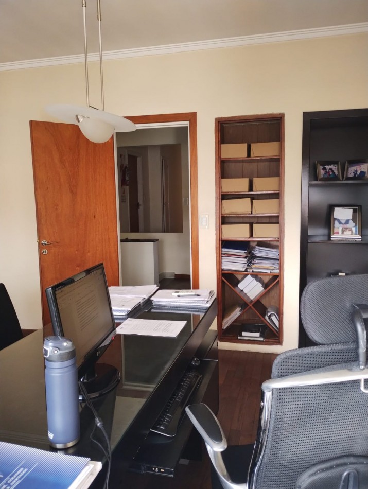 PH TIPO CHALET DE 6 AMBIENTES EN PLANTA ALTA CON GARAJE, APTO PROFESIONAL Y APTO PARA VIVIENDA EN CHAUVIN