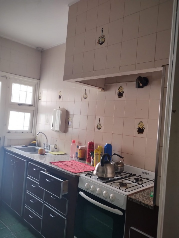 PH TIPO CHALET DE 6 AMBIENTES EN PLANTA ALTA CON GARAJE, APTO PROFESIONAL Y APTO PARA VIVIENDA EN CHAUVIN