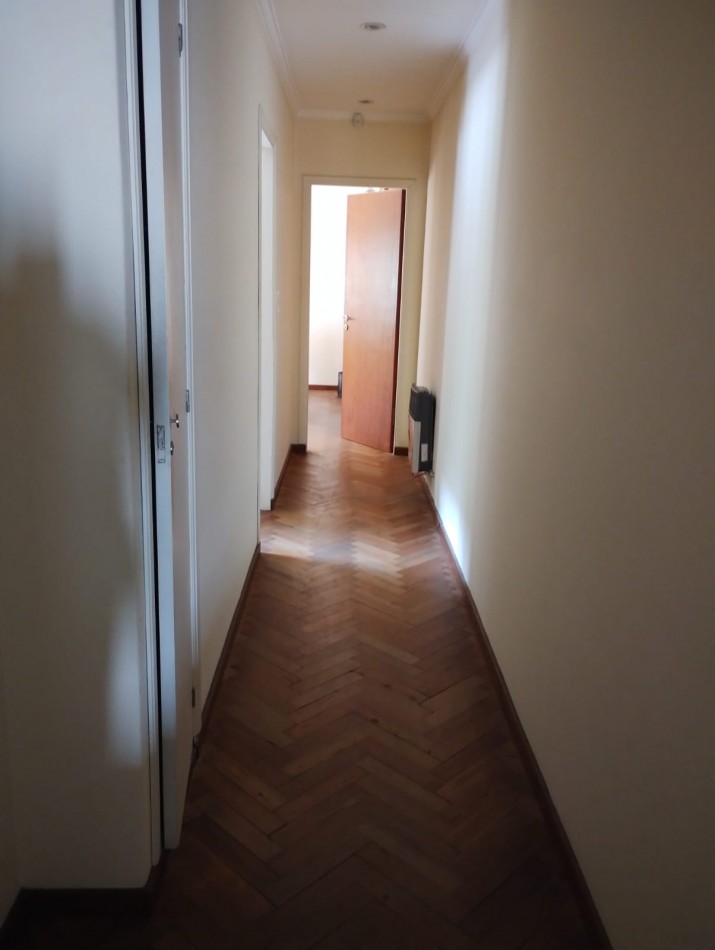 PH TIPO CHALET DE 6 AMBIENTES EN PLANTA ALTA CON GARAJE, APTO PROFESIONAL Y APTO PARA VIVIENDA EN CHAUVIN