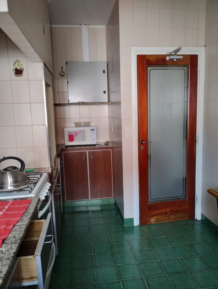 PH TIPO CHALET DE 6 AMBIENTES EN PLANTA ALTA CON GARAJE, APTO PROFESIONAL Y APTO PARA VIVIENDA EN CHAUVIN