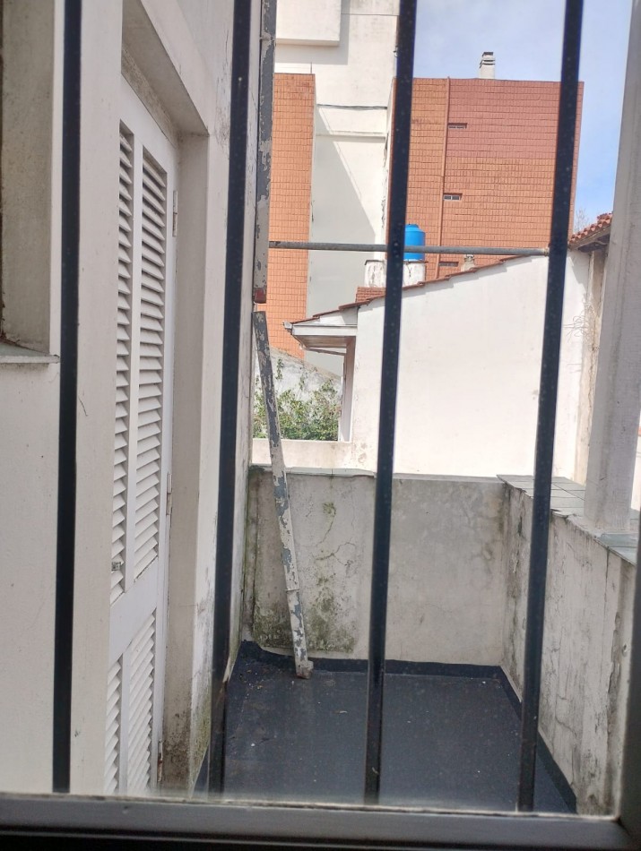 PH TIPO CHALET DE 6 AMBIENTES EN PLANTA ALTA CON GARAJE, APTO PROFESIONAL Y APTO PARA VIVIENDA EN CHAUVIN