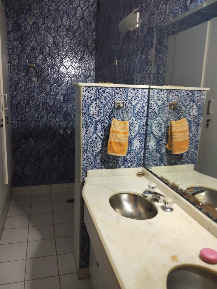 PH TIPO CHALET DE 6 AMBIENTES EN PLANTA ALTA CON GARAJE, APTO PROFESIONAL Y APTO PARA VIVIENDA EN CHAUVIN