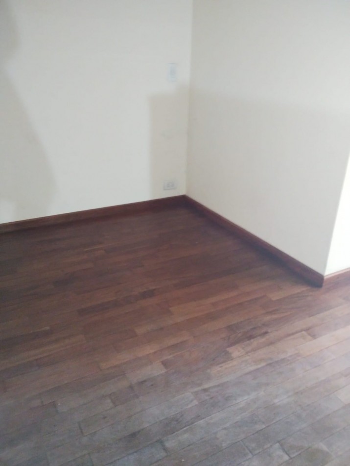 PH TIPO CHALET DE 6 AMBIENTES EN PLANTA ALTA CON GARAJE, APTO PROFESIONAL Y APTO PARA VIVIENDA EN CHAUVIN
